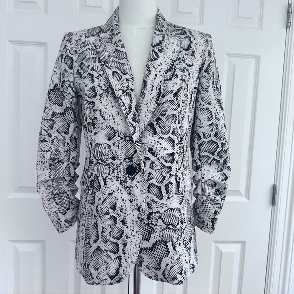DKNY Chic Women’s Snakeskin Blazer,Trendy,Ruched Long Sleeve Jacket, Size 2 - Picture 1 of 6